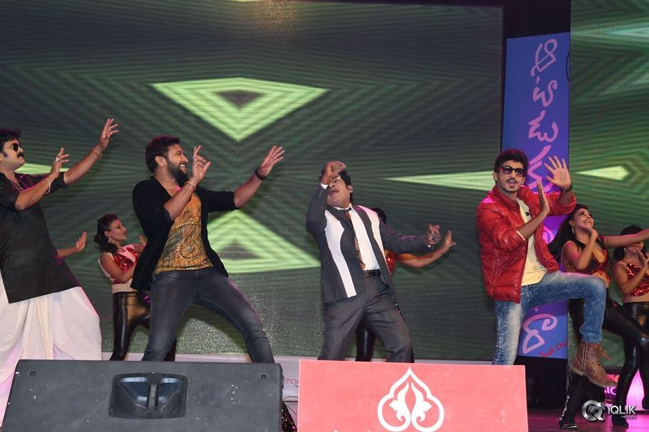 Aatadukundam-Raa-Movie-Audio-Function